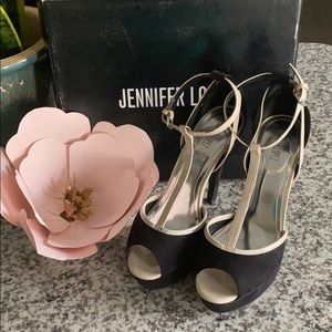 Jennifer Lopez pumps!